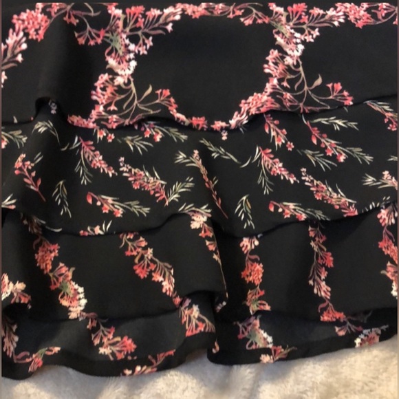 WHBM Tiered Ruffle Floral Vine Skirt | Sz 8P - Picture 4 of 7